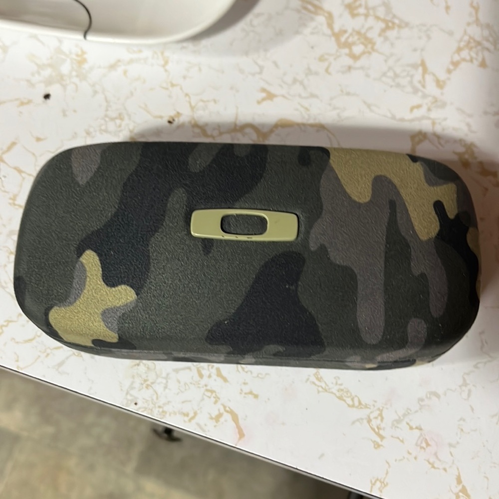 White Oakley polarized